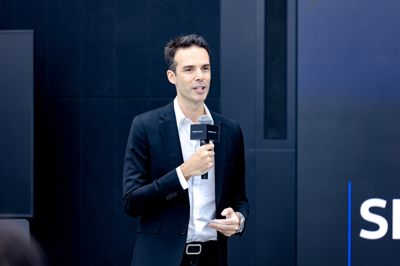 03.福特中国设计中心首席设计师Simon Brook.jpg